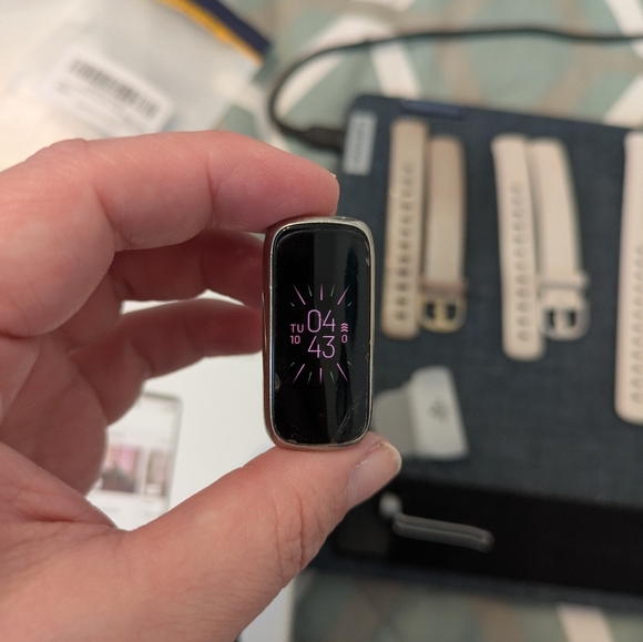 Fitbit Luxe Smartwatch - Black and Gold - Picture 3 of 12